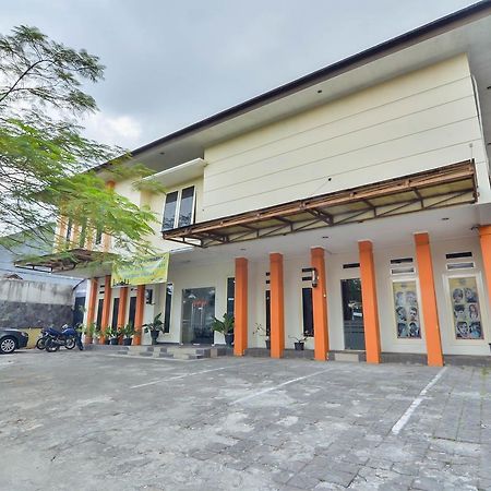 Zen Rooms Basic Gor Cikutra Bandung Ngoại thất bức ảnh