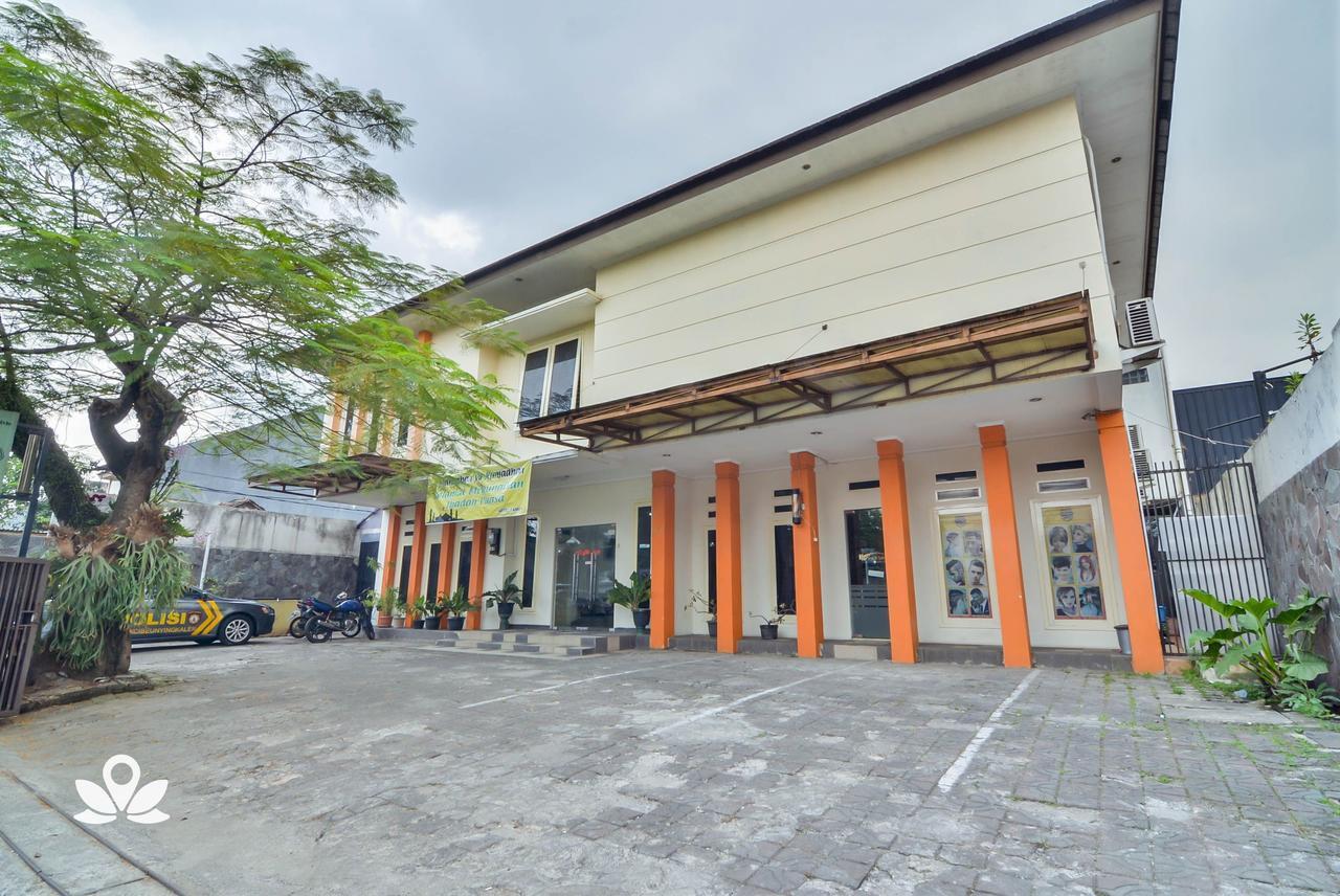 Zen Rooms Basic Gor Cikutra Bandung Ngoại thất bức ảnh