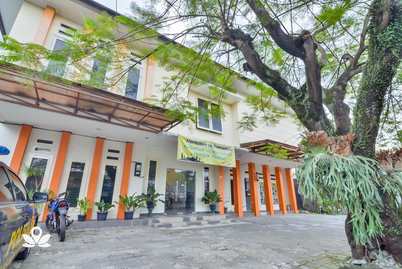 Zen Rooms Basic Gor Cikutra Bandung Ngoại thất bức ảnh